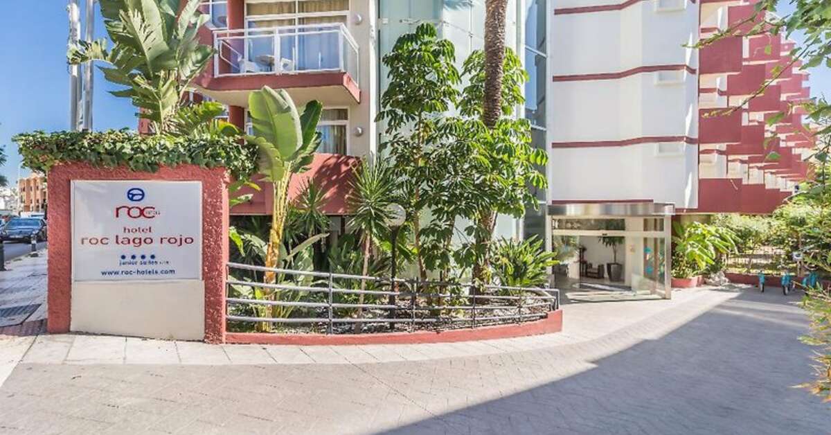 Een foto van de buitenkant van AluaSun Lago Rojo Hotel