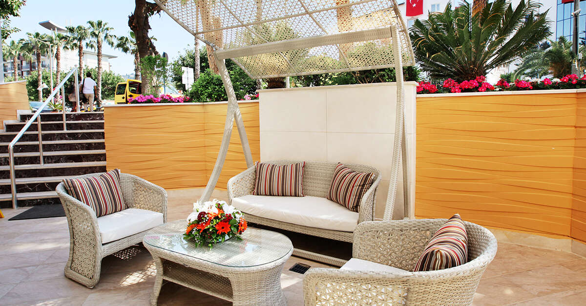 Ein Foto von der Terrasse im Alaiye Kleopatra Hotel