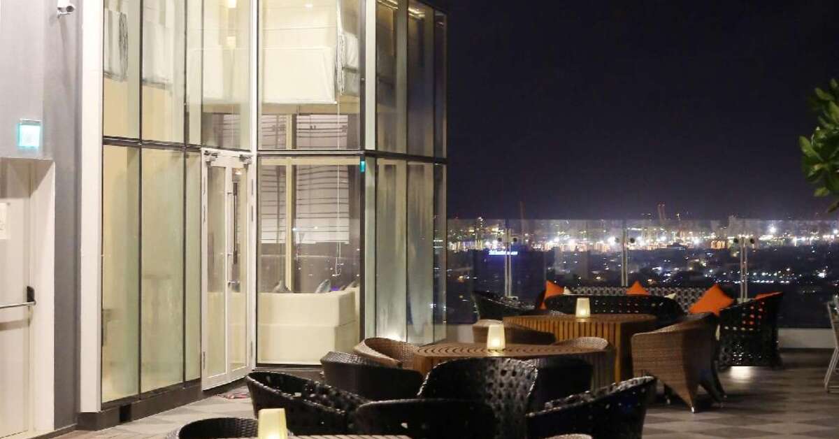 Een foto van het terras bij Cinnamon Red Colombo