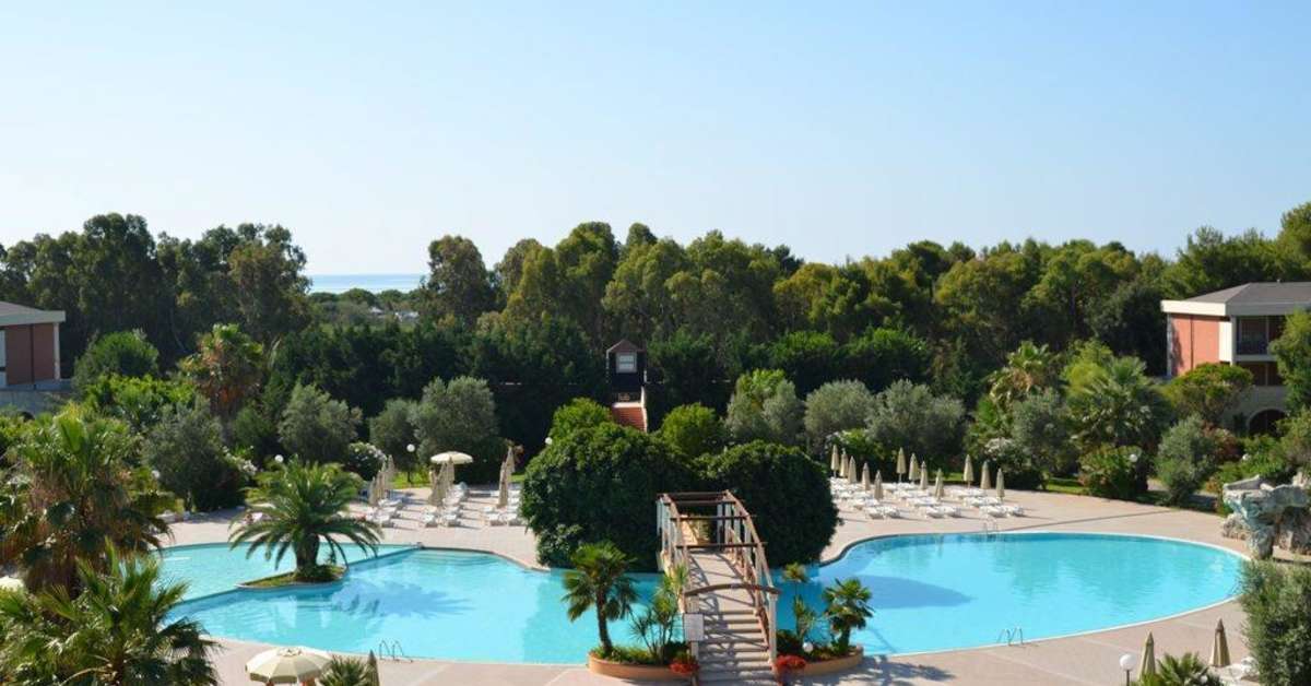 Een foto van het zwembad bij Akiris Resort