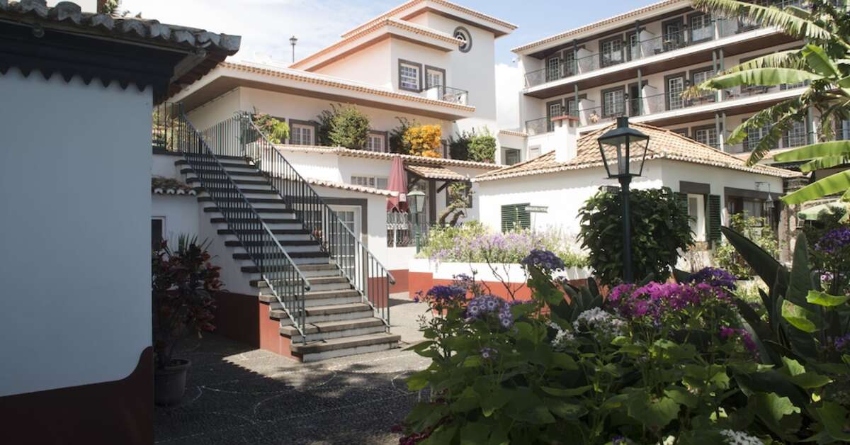 Een foto van de buitenkant van Quinta Da Penha de Franca & Penha de Franca Mar