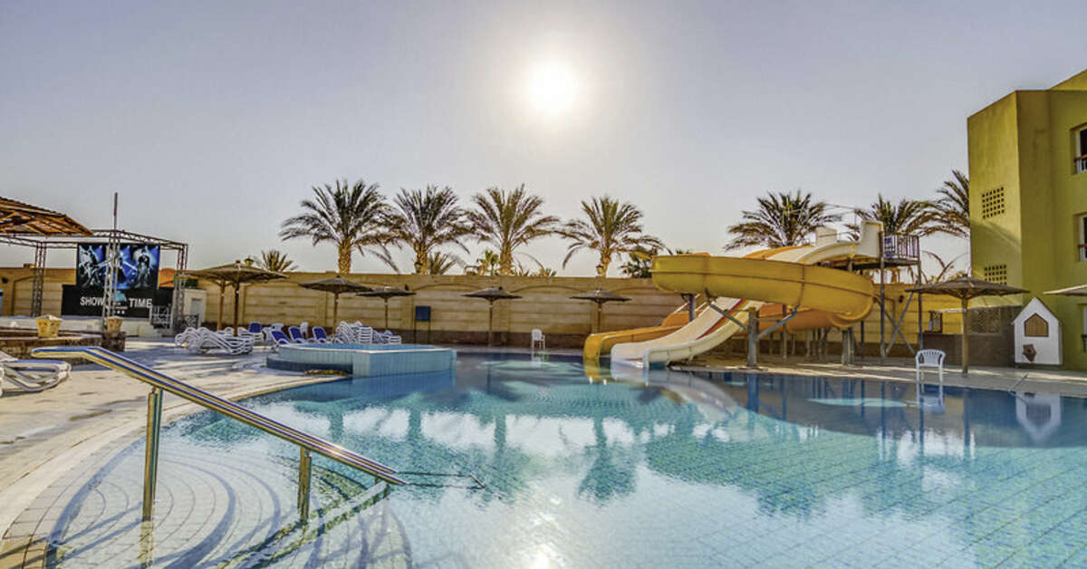 Ein Foto vom Pool im Palm Beach Resort