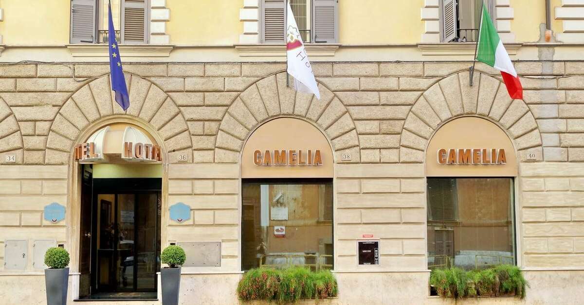 Een foto van de buitenkant van Hotel Camelia