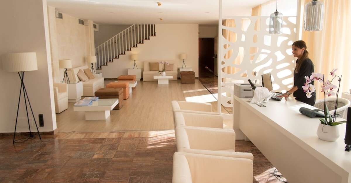 Een foto van het interieur van Pierre & Vacances Premium Menorca Binibeca
