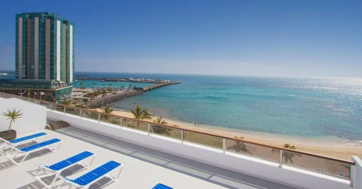 Een foto van het terras bij Hotel Lancelot