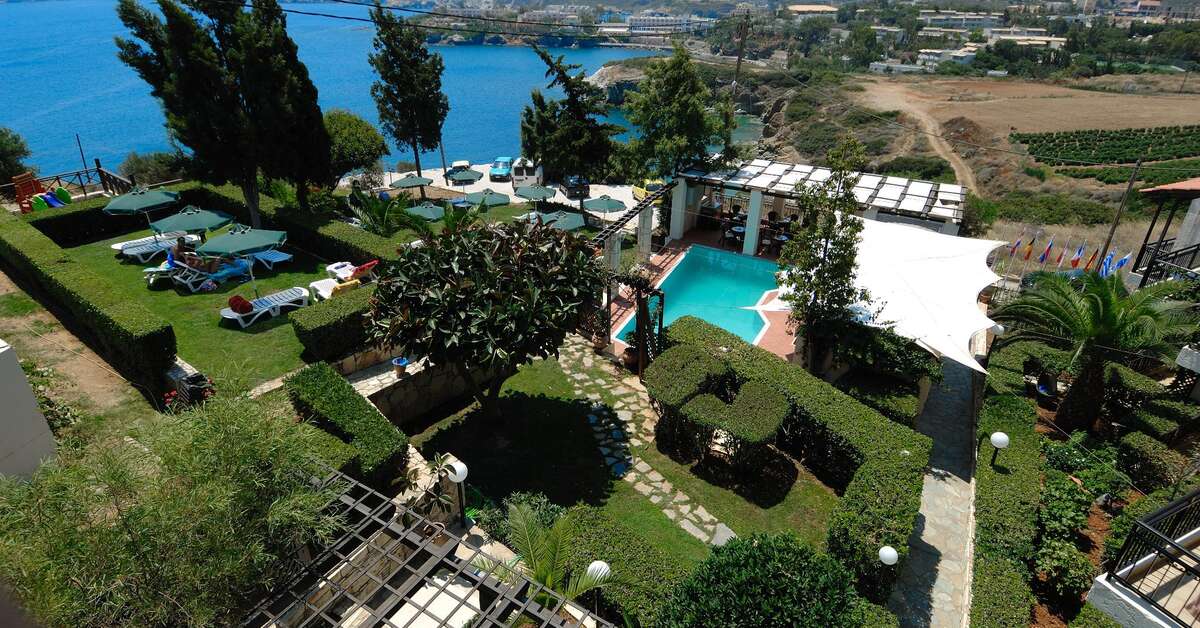 Ein Foto vom Pool im Eva Mare Hotel & Suites