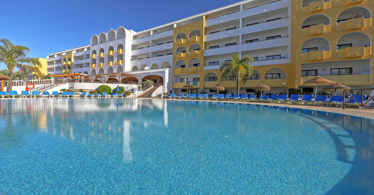 Een foto van het zwembad bij Paladim & Alagoa Mar Hotels