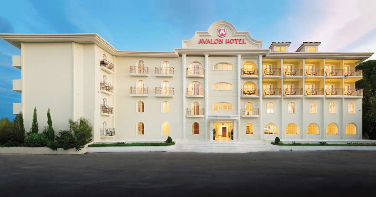 Een foto van de buitenkant van Avalon Palace Hotel