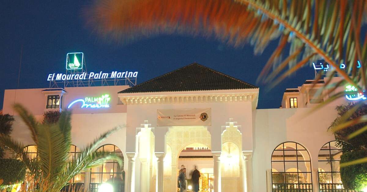 Een foto van de buitenkant van El Mouradi Palm Marina
