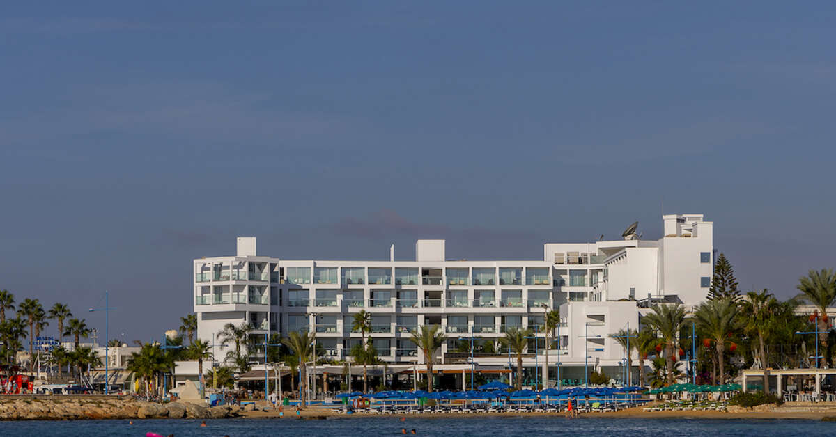 Een foto van de buitenkant van Limanaki Beach Hotel
