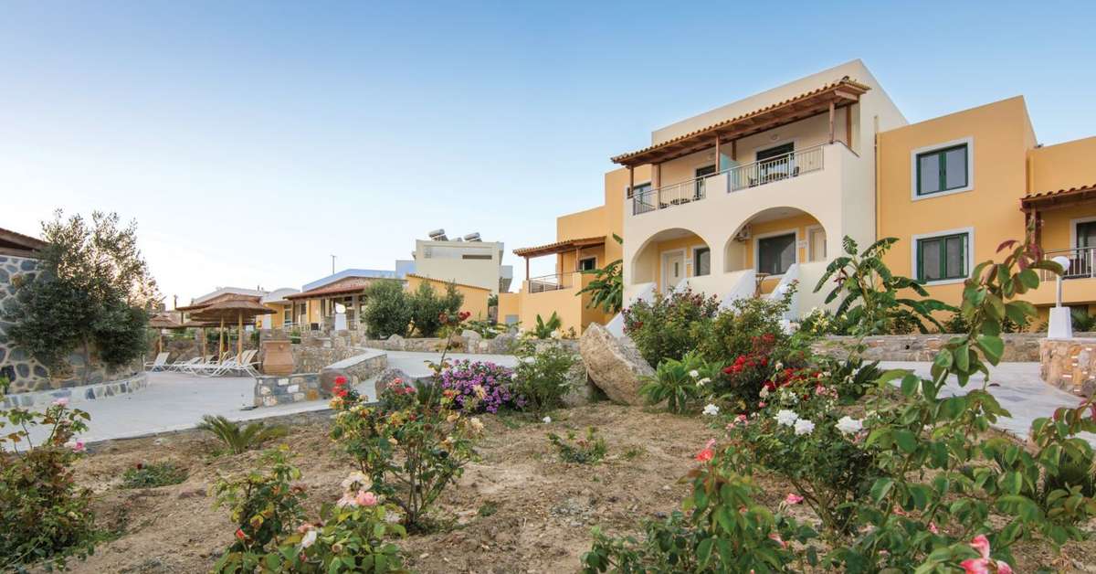 Een foto van de buitenkant van Kouros Palace