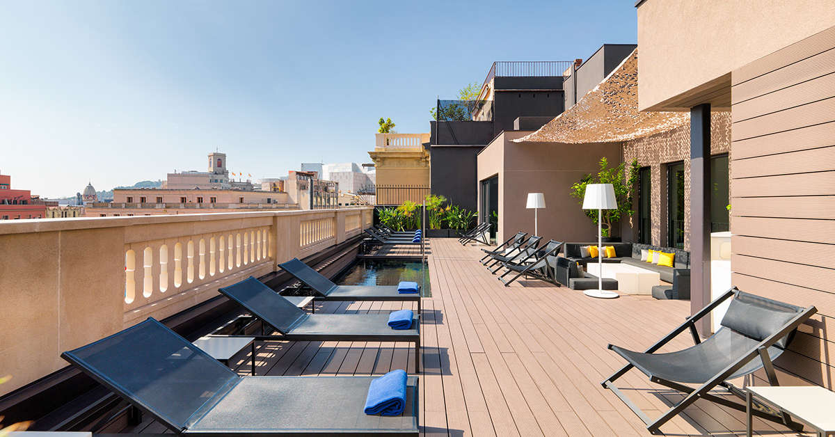 Ein Foto von der Terrasse im H10 Urquinaona Plaza
