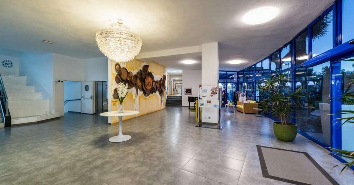 Een foto van het interieur van Hotel New Folias