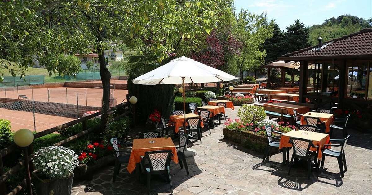 Een foto van het terras bij Hotel Le Balze Aktiv & Wellness
