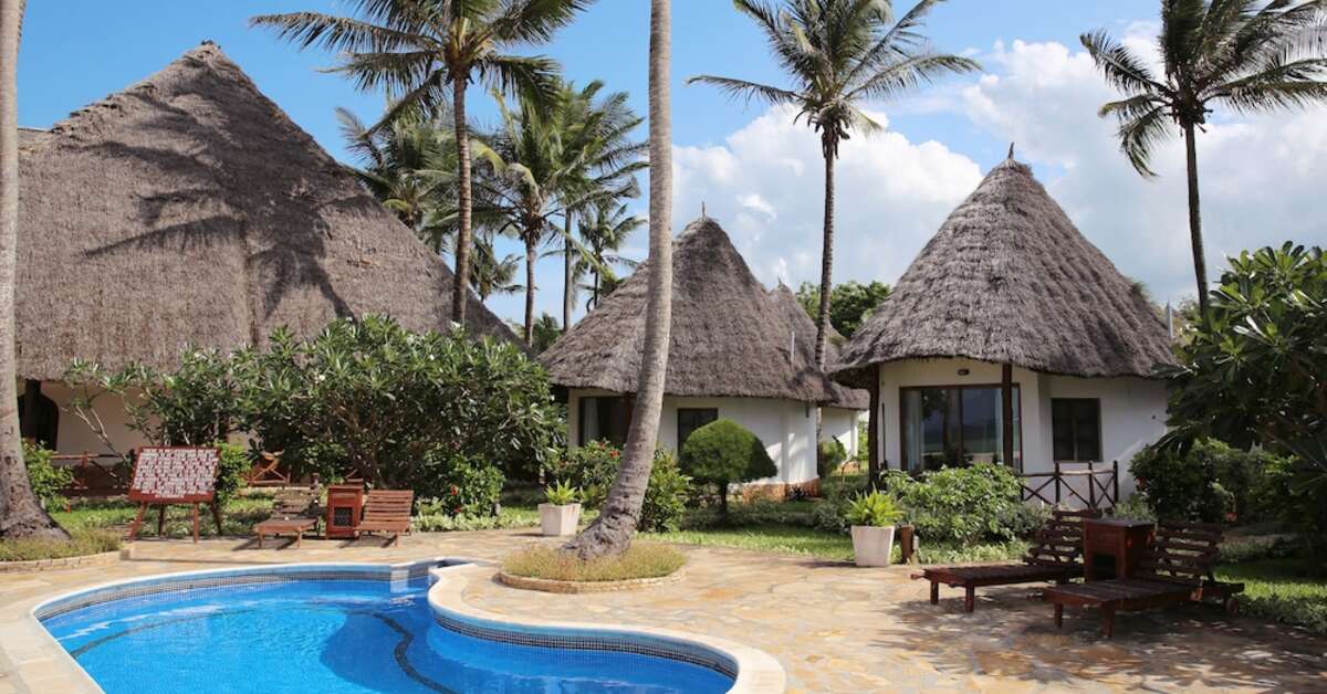 Een foto van het zwembad bij Sultan Sands Islands Resort