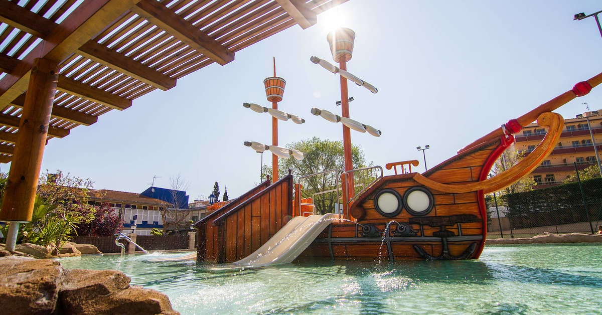 Een foto van het zwembad bij Golden Bahia de Tossa & Spa