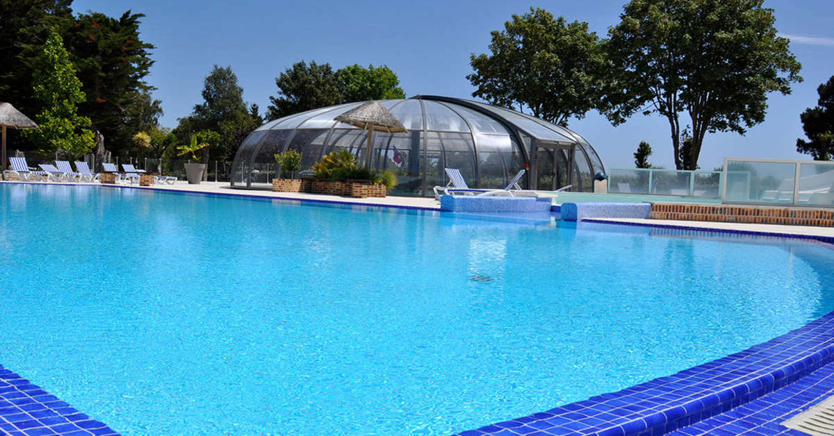 Een foto van het zwembad bij Camping Le Raguenes Plage