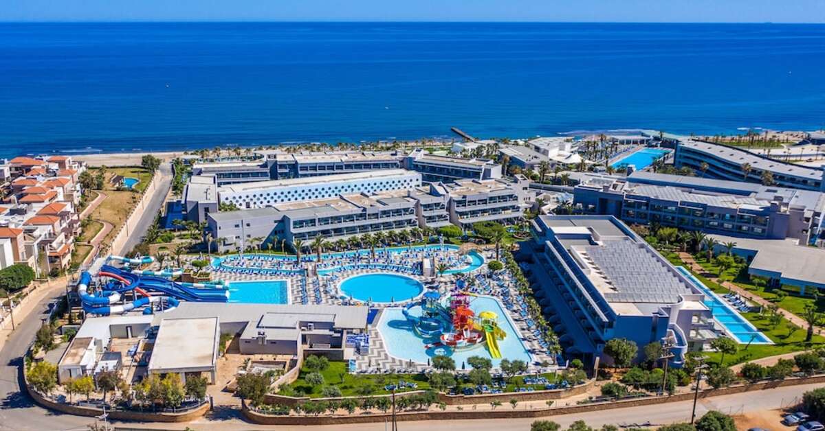 Een foto van het zwembad bij Lyttos Beach