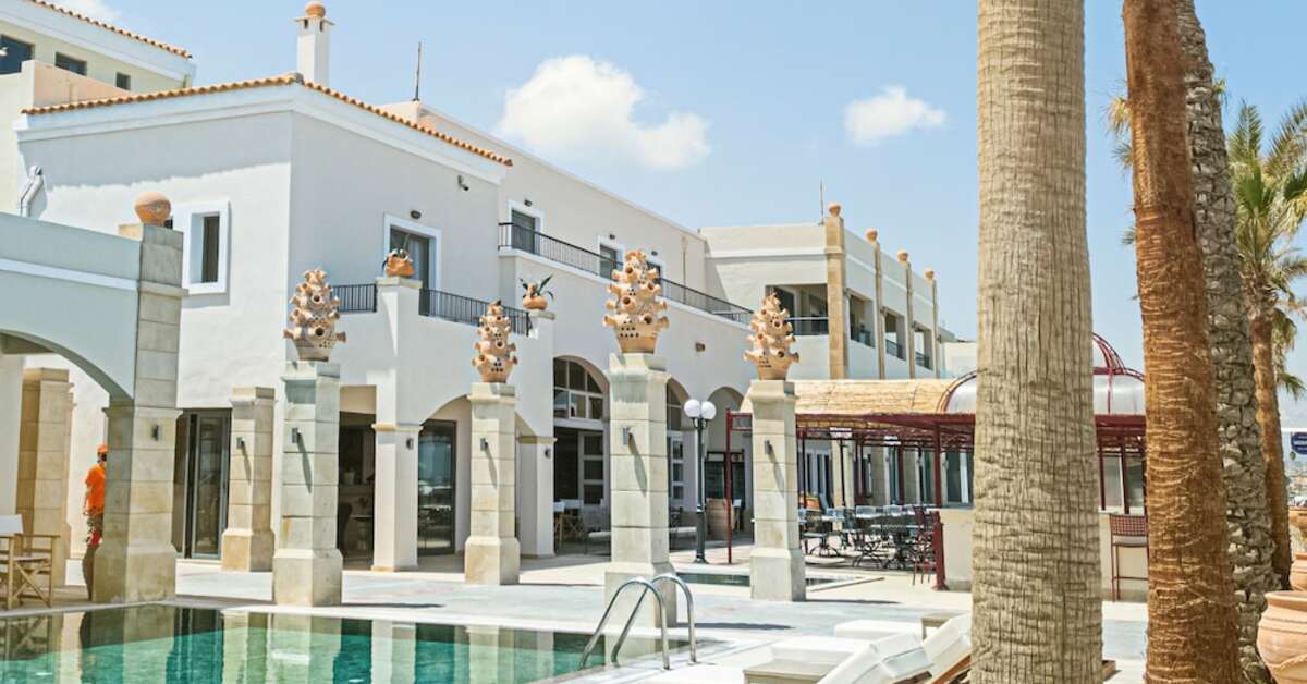 Ein Foto vom Pool im Grecotel Plaza Beach House