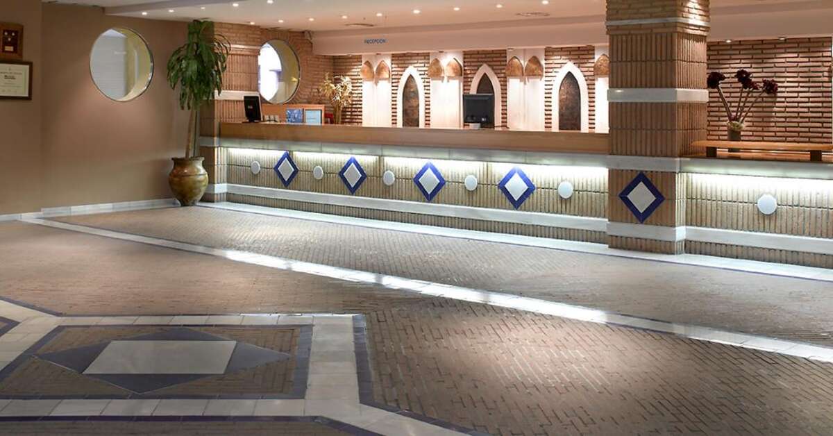 Een foto van het interieur van Hotel Macia Alfaros