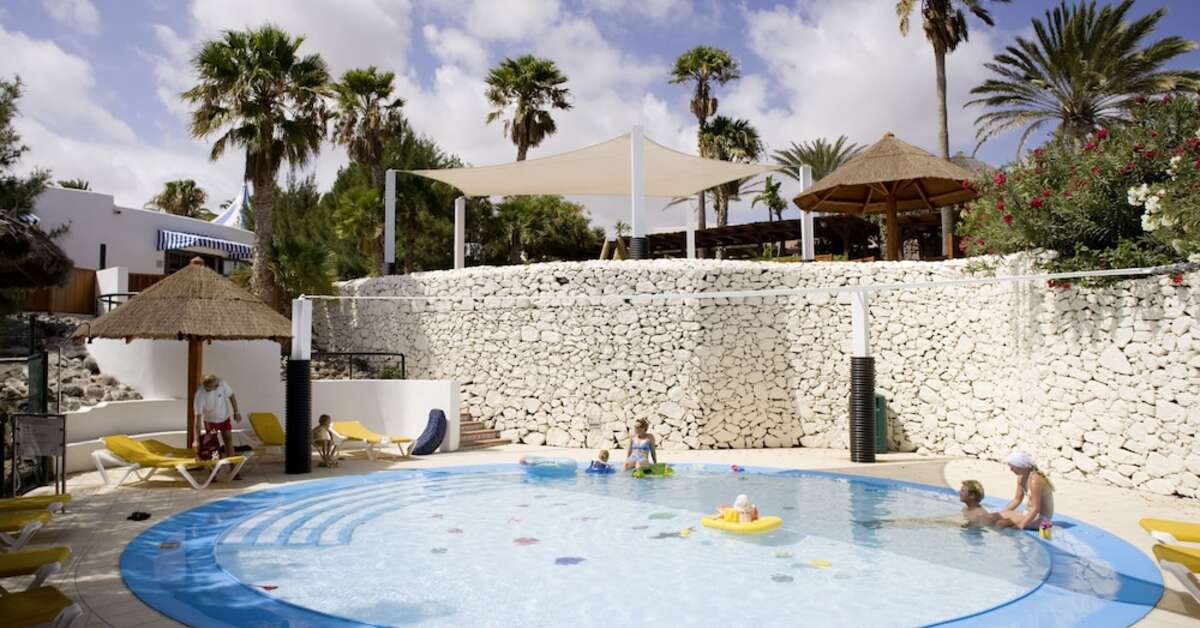 Een foto van het zwembad bij Robinson Club Esquinzo Playa