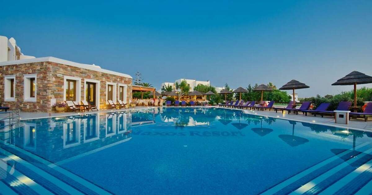 Een foto van het zwembad bij Naxos Resort Beach Hotel
