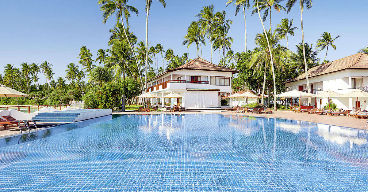 Een foto van het zwembad bij Dickwella Resort