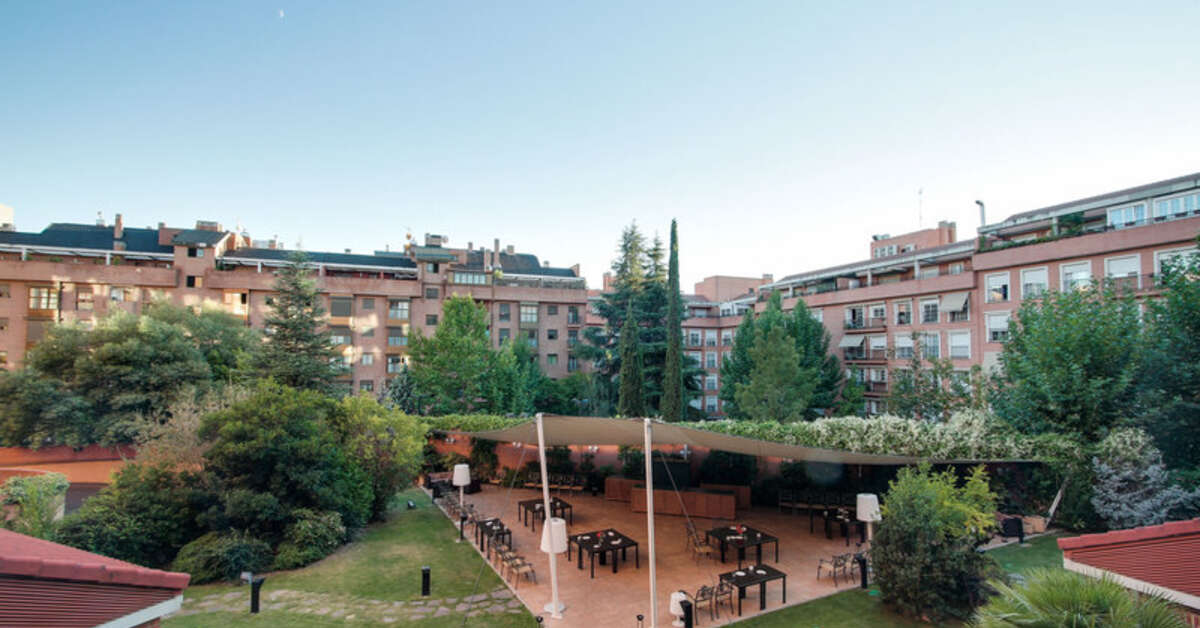 Ein Foto von der Terrasse im Rafaelhoteles Atocha