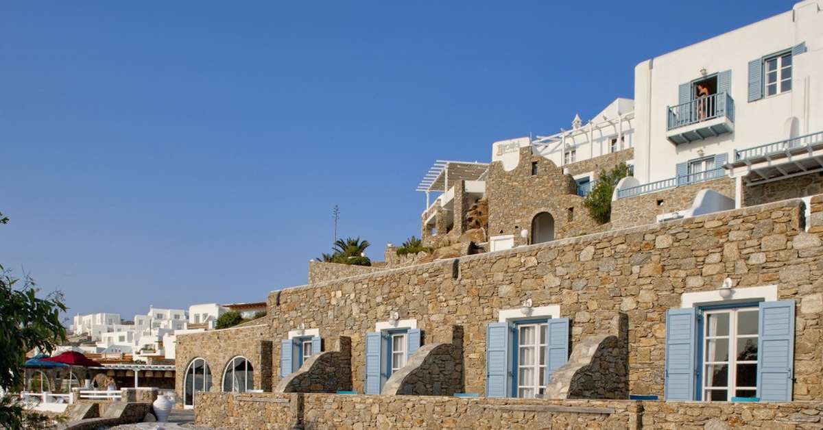 Een foto van de buitenkant van Kouros Hotel & Suites