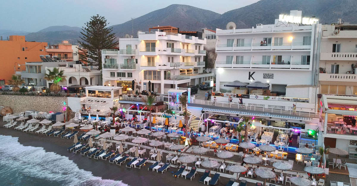 Ein Foto von der Außenansicht des Kahlua Hotel & Suites