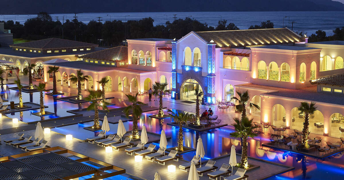 Een foto van de buitenkant van Anemos Luxury Grand Resort