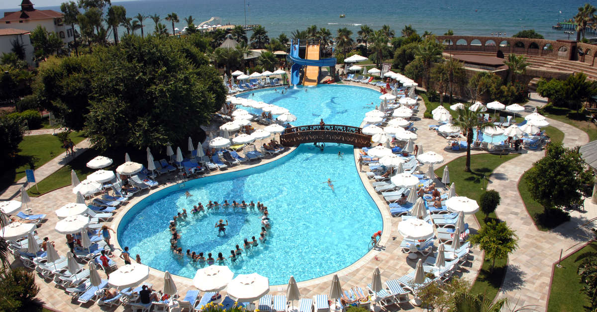 Een foto van het zwembad bij Palmeras Beach Hotel