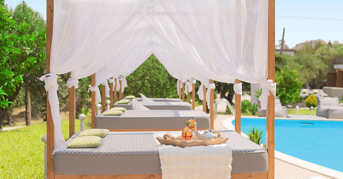 Een foto van het zwembad bij Skiathos Avaton Hotel