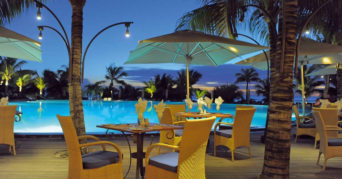 Een foto van het terras bij Victoria Beachcomber Resort & Spa