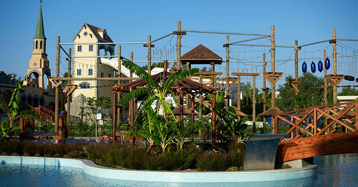 Een foto van het zwembad bij Atlantica Holiday Village Rhodes