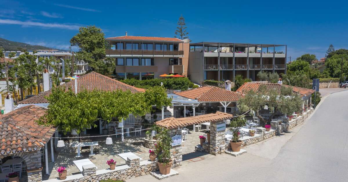 Een foto van de buitenkant van Hotel Alkyon