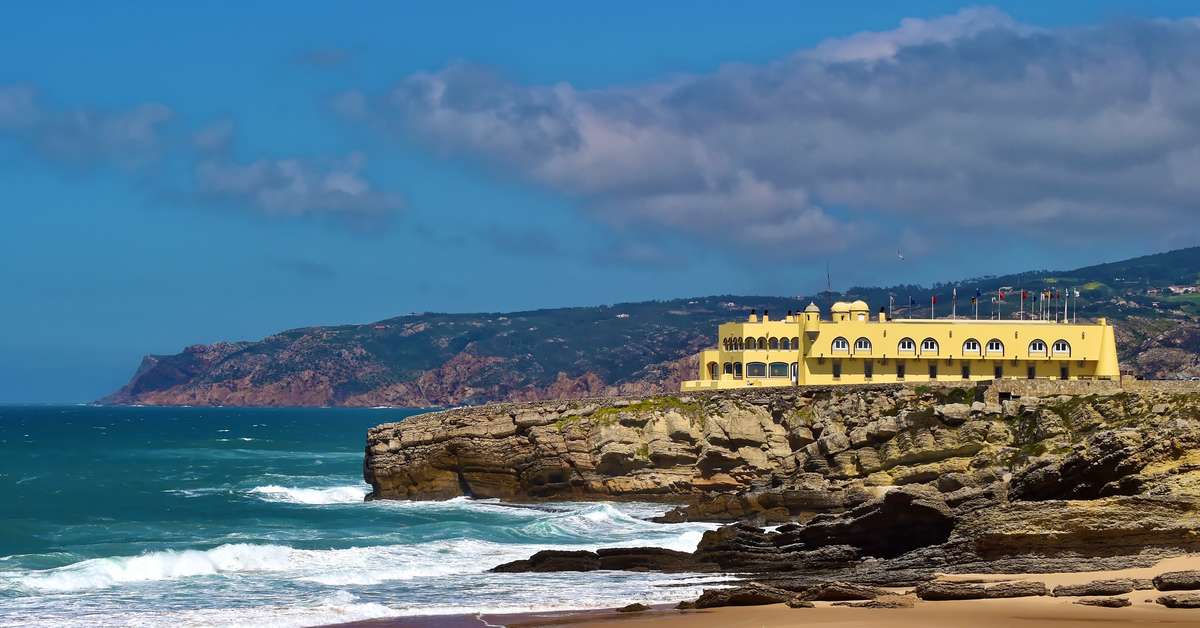 Een foto van de buitenkant van Fortaleza Do Guincho
