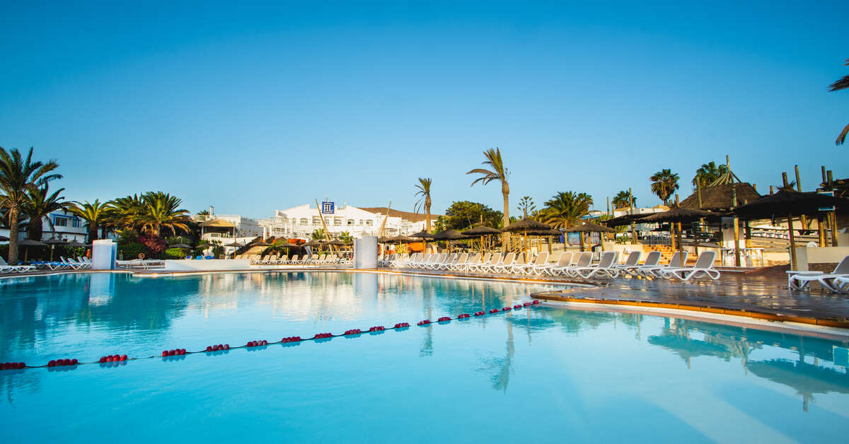 Een foto van het zwembad bij HL Aparthotel Paradise Island