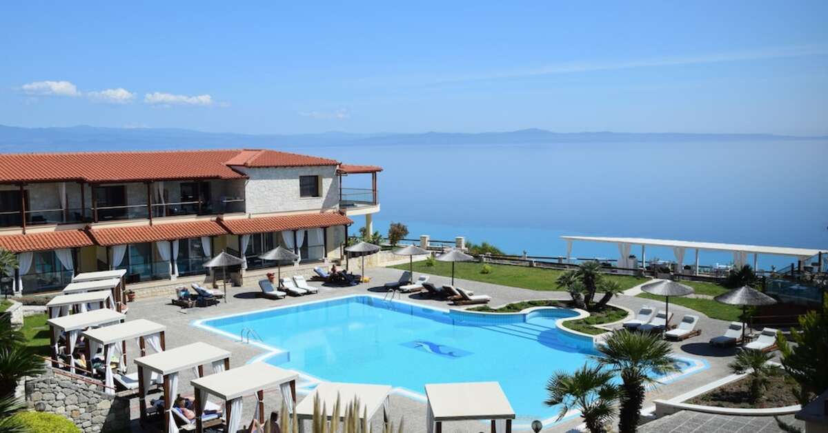 Een foto van het zwembad bij Blue Bay Hotel