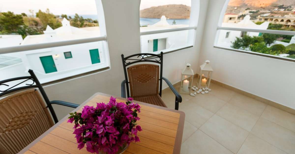 Een foto van het terras bij Lindos Village Resort & Spa