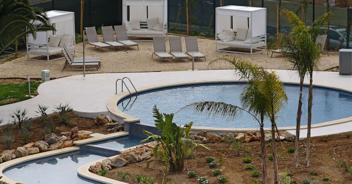 Ein Foto vom Pool im BG Tonga & Suites Tower Design Hotel