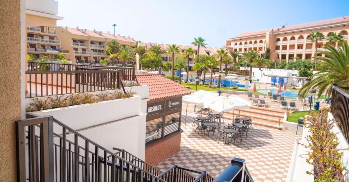 Een foto van de buitenkant van Hotel Coral Compostela Beach
