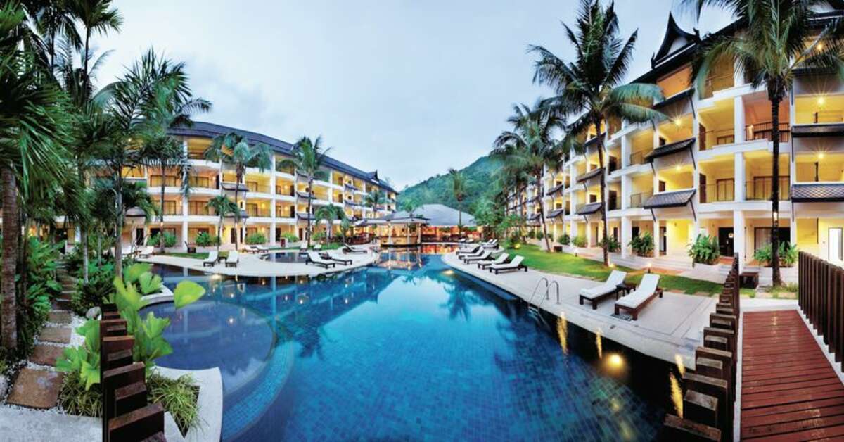 Een foto van het zwembad bij Radisson Resort & Suites Phuket