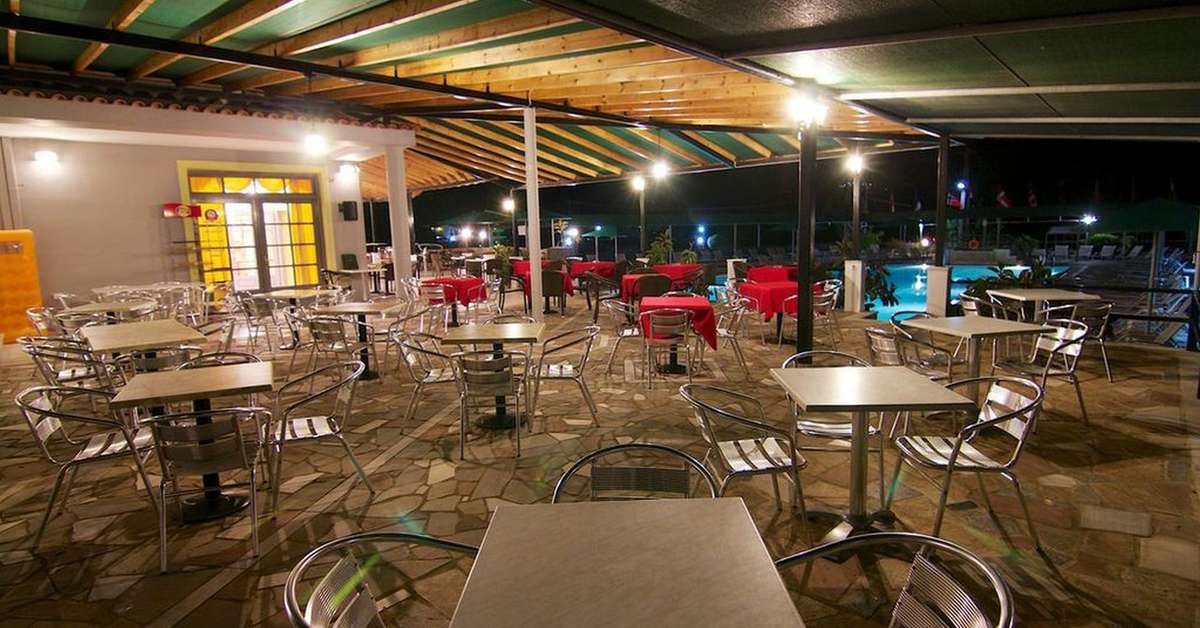 Een foto van het terras bij Panorama Hotel Lesbos