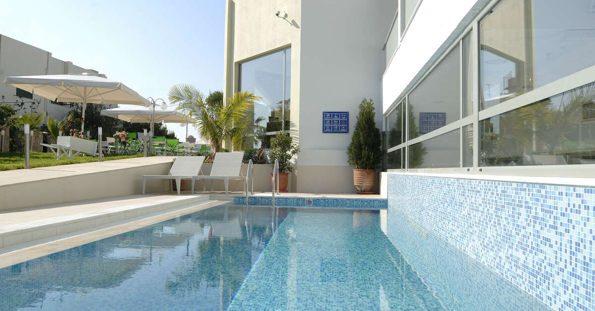 Ein Foto vom Pool im Angela Suites Boutique Hotel