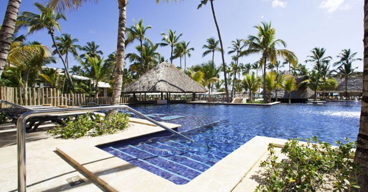 Een foto van het zwembad bij Barcelo Bavaro Palace Deluxe