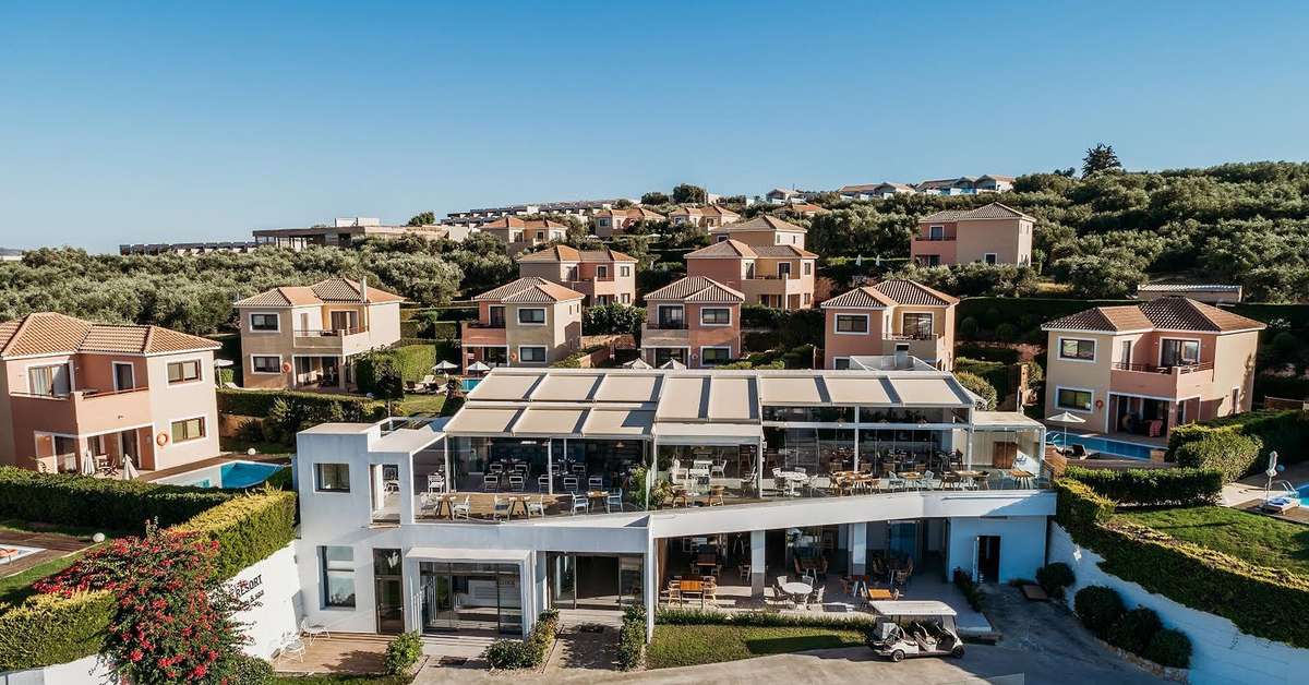 Een foto van de buitenkant van St. John Resort Villas & Suites