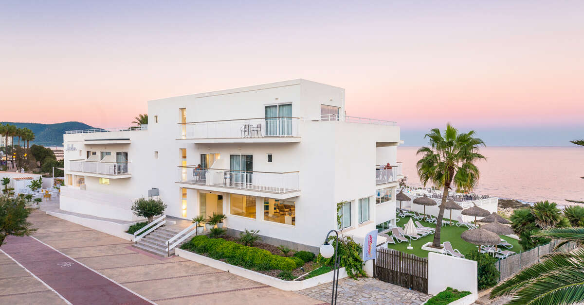 Een foto van de buitenkant van Hotel Atolon & Kaafu Beach Club