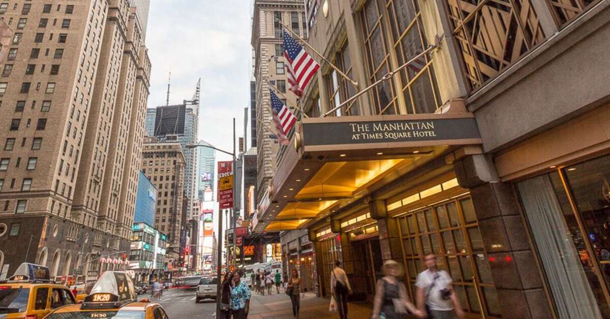Ein Foto von der Außenansicht des The Manhattan at Times Square Hotel