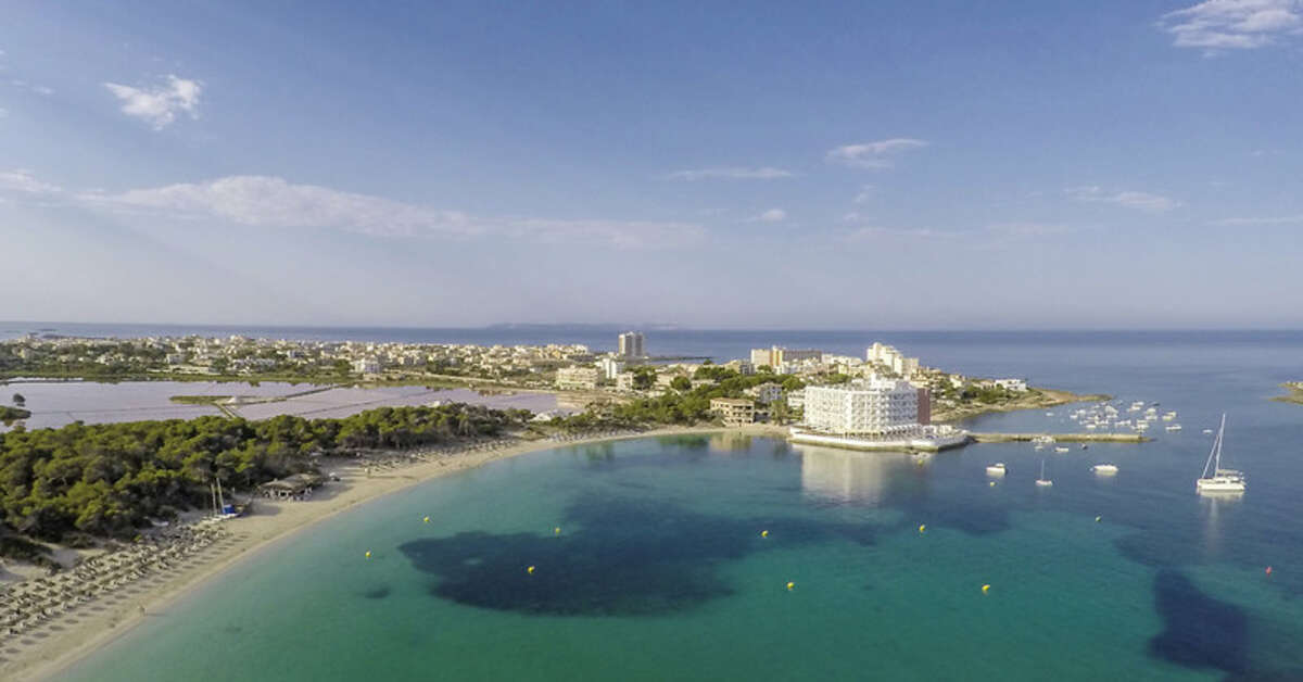 Een foto van de buitenkant van Universal Hotel Marques
